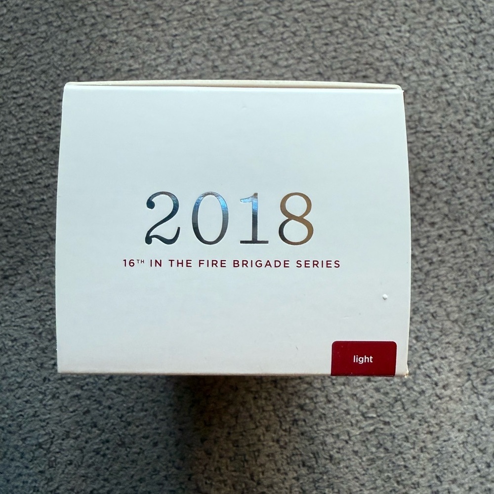 Hallmark Keepsake Ornament Magic 1932 Buick Fire Engine Topper 16 Brigade Series - Picture 5 of 7